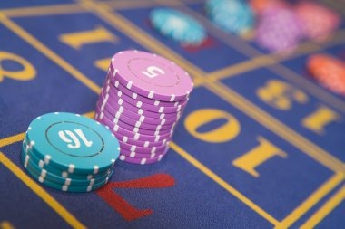 Hot Pot slot game interface showing five-reel grid and symbol layout